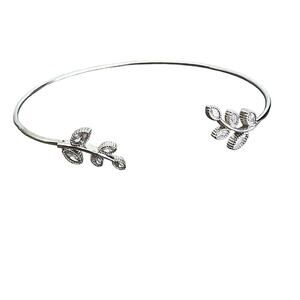 🍭6/$30 Thin elegant silver tone rhinestone studded leaf design cuff bracelet